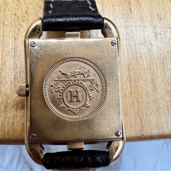 Hermes Cape Cod Watch Mother-of-Pearl Yellow Gold/Diamond - Picture 8 of 11